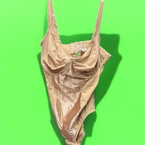 Flexees Elegant Tan Women's Bodysuit 38D Like new no callouts wear or stains